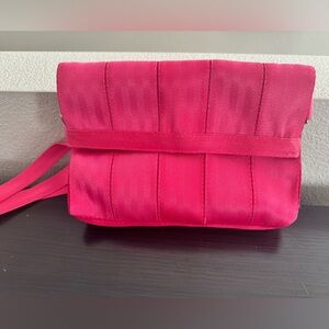 Harvey’s Bright Pink Fold-Over Seatbelt Purse